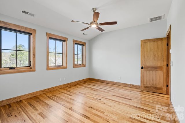 18 Majestic Oak Circle, Asheville, NC 28805