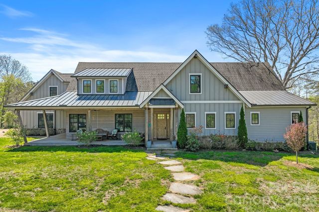 18 Majestic Oak Circle, Asheville, NC 28805