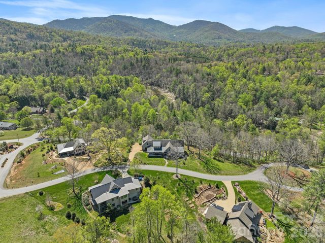18 Majestic Oak Circle, Asheville, NC 28805
