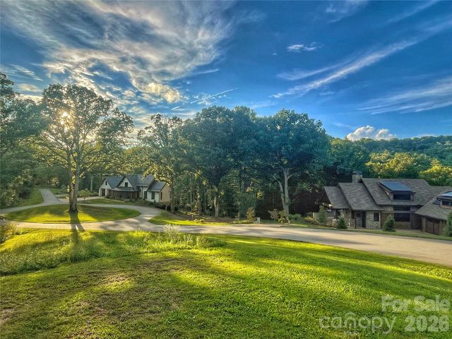18 Majestic Oak Circle, Asheville, NC 28805