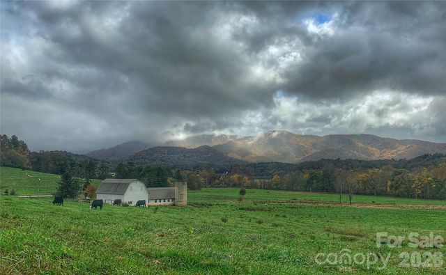 18 Majestic Oak Circle, Asheville, NC 28805