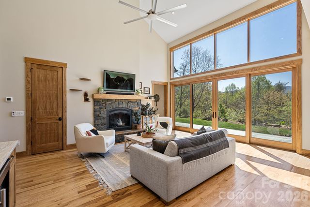 18 Majestic Oak Circle, Asheville, NC 28805