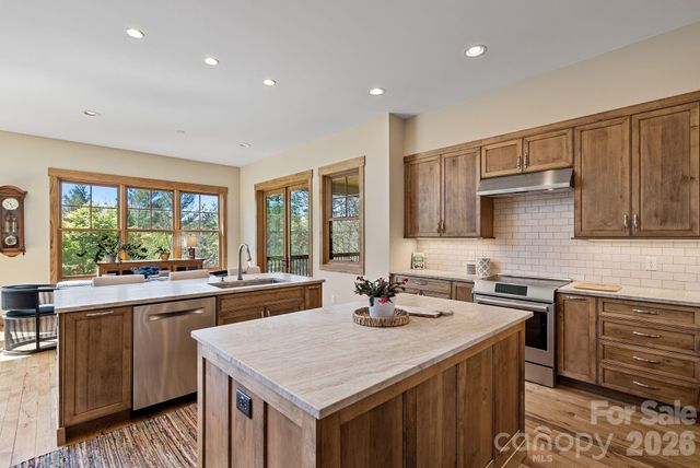 18 Majestic Oak Circle, Asheville, NC 28805