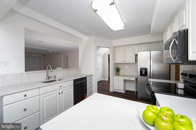 124 GREENVALE RD, Cherry Hill, NJ 08034