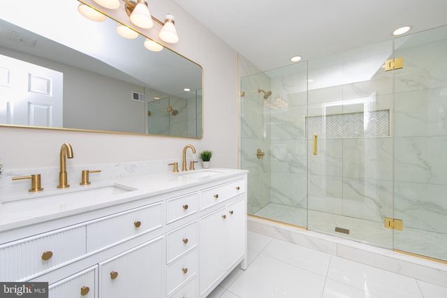 124 GREENVALE RD, Cherry Hill, NJ 08034
