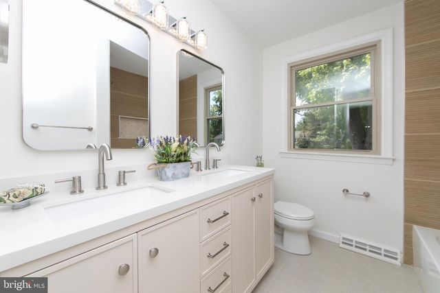 124 GREENVALE RD, Cherry Hill, NJ 08034