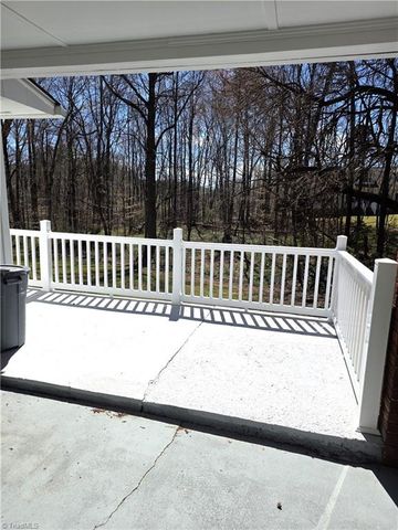 1461 Chestnut Grove Road, King, NC 27021