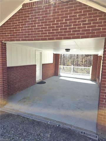 1461 Chestnut Grove Road, King, NC 27021