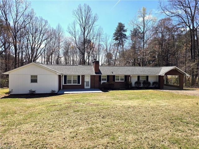 1461 Chestnut Grove Road, King, NC 27021