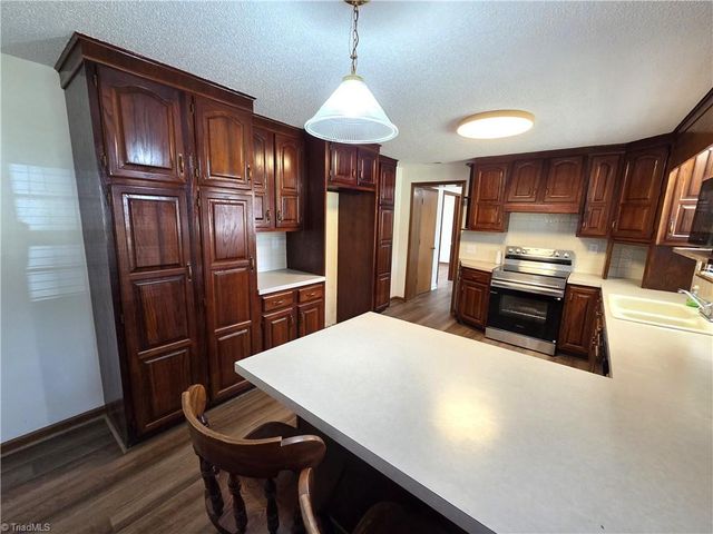 1461 Chestnut Grove Road, King, NC 27021