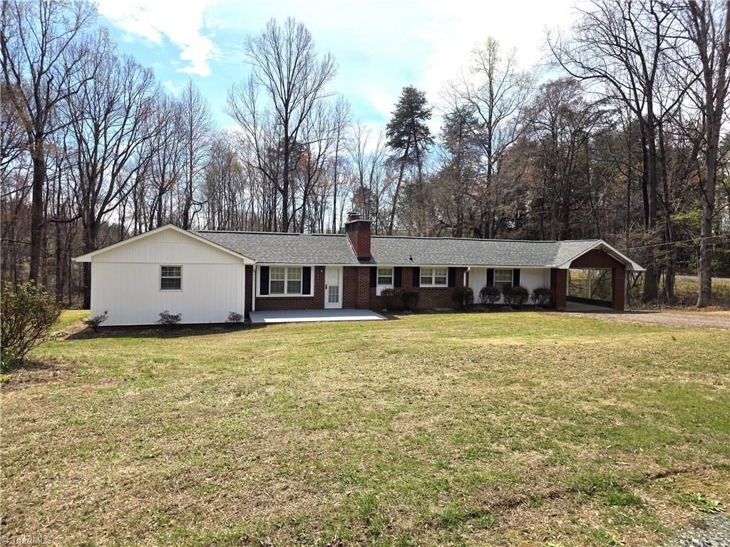 1461 Chestnut Grove Road, King, NC 27021