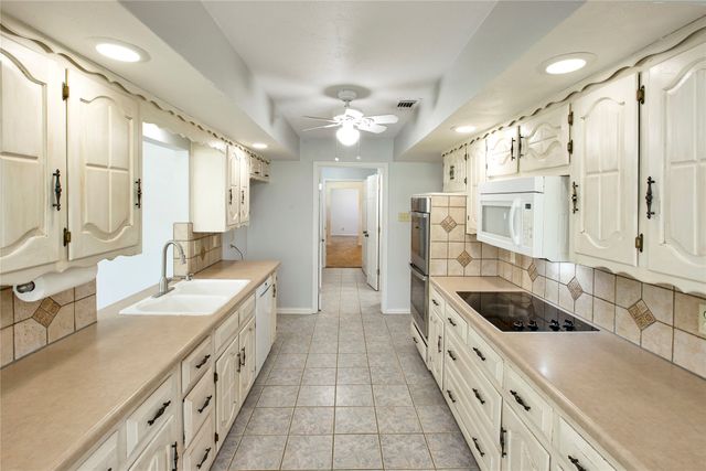 107 Oak Creek Lane, Ovilla, TX 75154