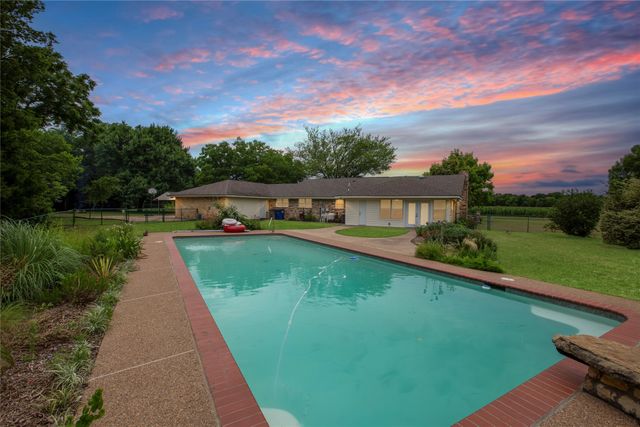 107 Oak Creek Lane, Ovilla, TX 75154