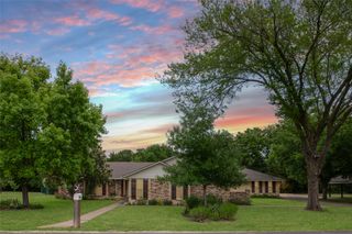 107 Oak Creek Lane, Ovilla, TX 75154