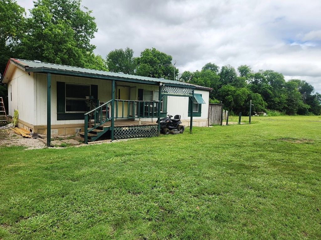 1664 County Road 4925, Trenton, TX 75490