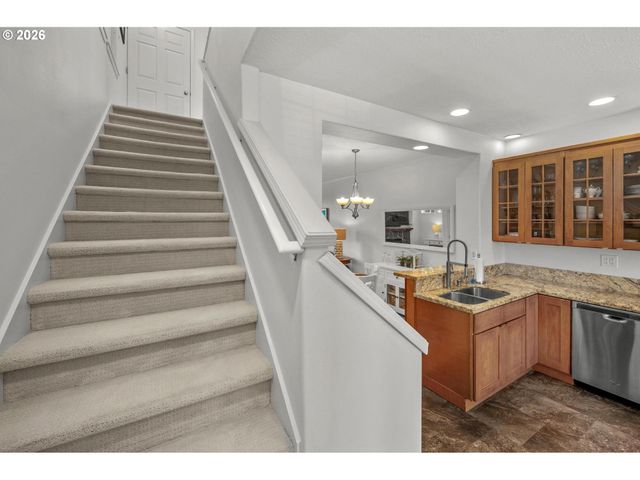 15495 BRIANNE Ct, Lake Oswego, OR 97035