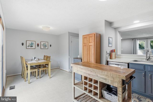 7490 WOUNDED KNEE RD, Lorton, VA 22079