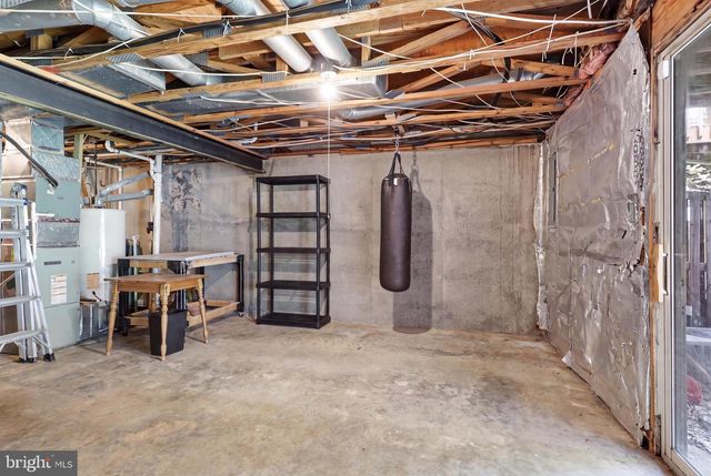 7490 WOUNDED KNEE RD, Lorton, VA 22079
