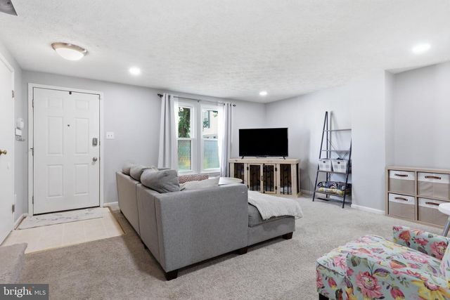 7490 WOUNDED KNEE RD, Lorton, VA 22079