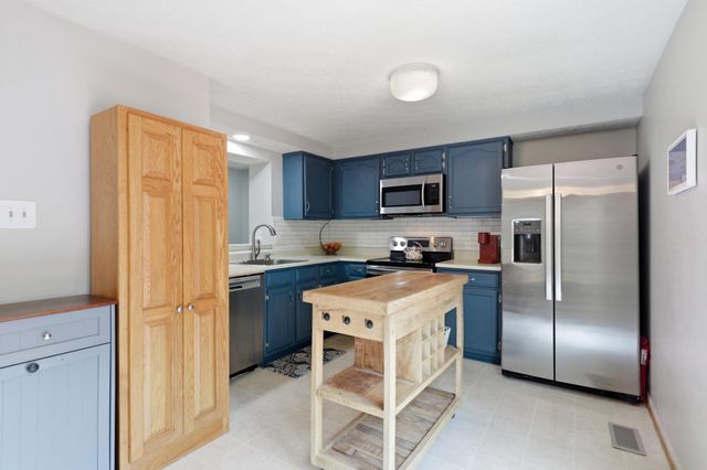 7490 WOUNDED KNEE RD, Lorton, VA 22079