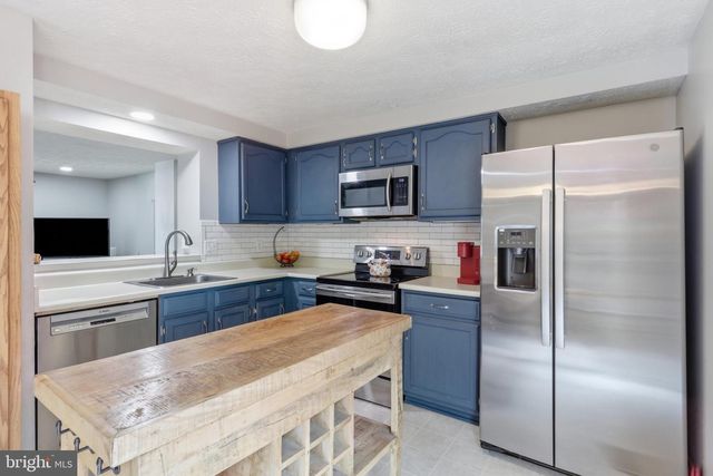 7490 WOUNDED KNEE RD, Lorton, VA 22079