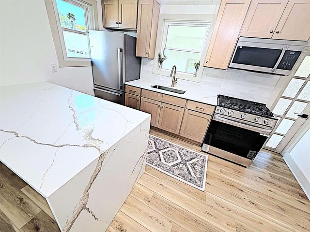 417 W 17TH AVENUE, Oshkosh, WI 54902