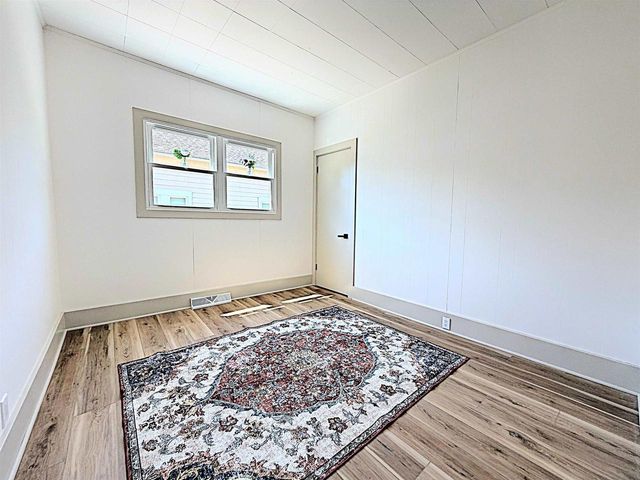 417 W 17TH AVENUE, Oshkosh, WI 54902