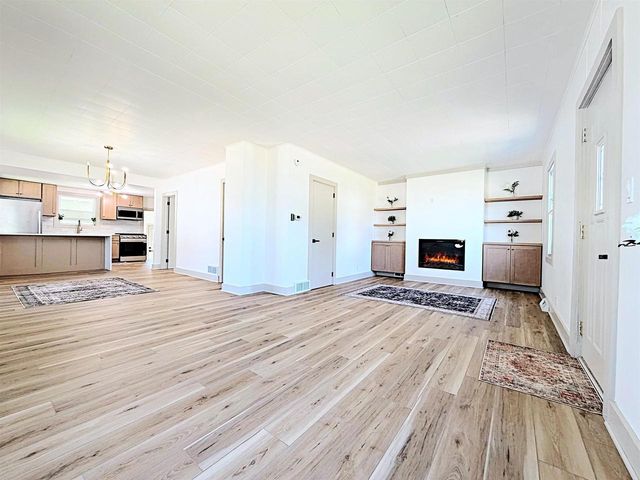 417 W 17TH AVENUE, Oshkosh, WI 54902