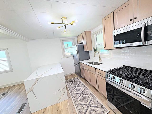 417 W 17TH AVENUE, Oshkosh, WI 54902
