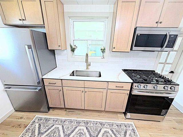 417 W 17TH AVENUE, Oshkosh, WI 54902