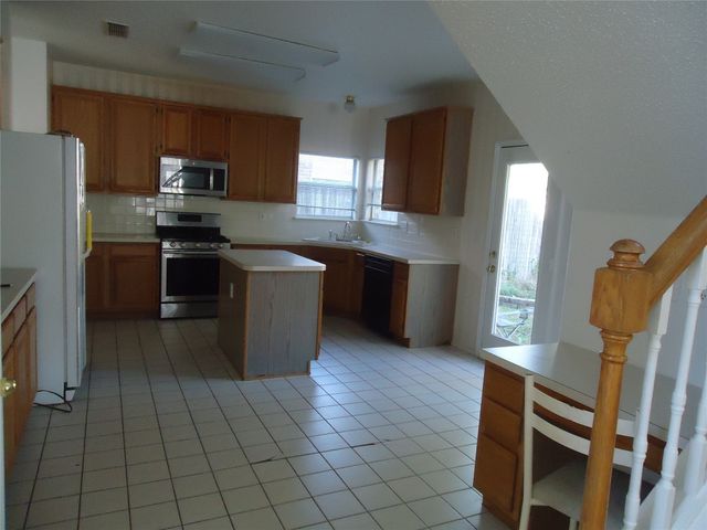4707 Shadow Crest Drive, Arlington, TX 76018