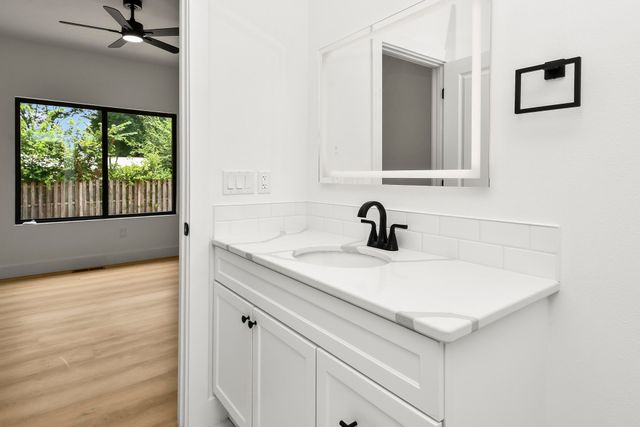 306 Park Cir, Sparta, MO 65753