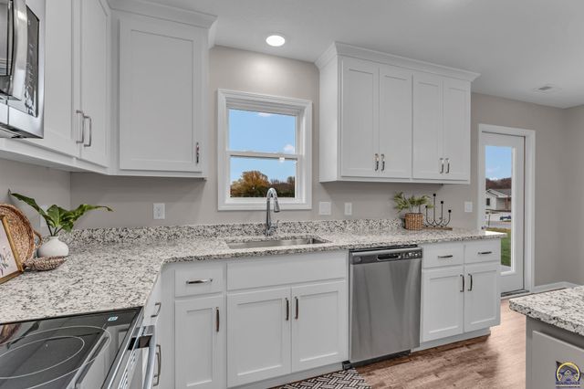 724 Teresa Ct, Carbondale, KS 66414