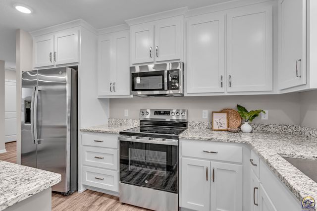 724 Teresa Ct, Carbondale, KS 66414