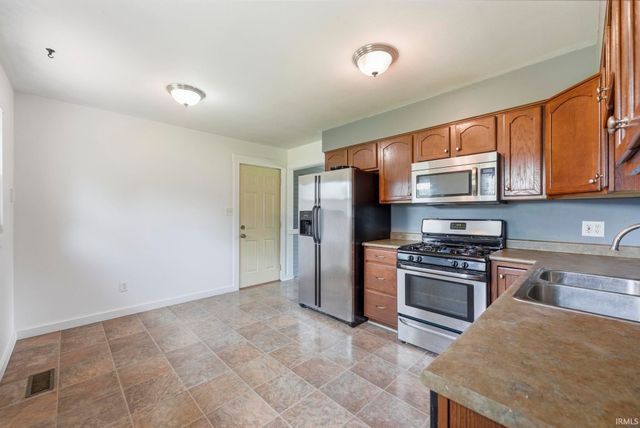 8312 Santa Fe Trail, Fort Wayne, IN 46815