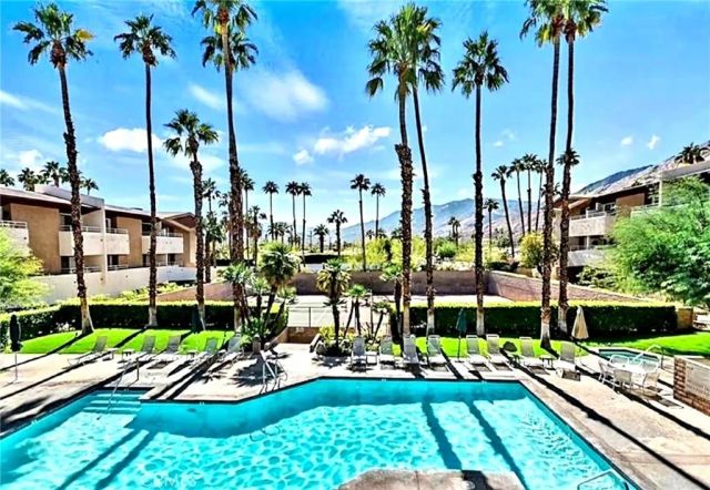 467 S Calle El Segundo D3, Palm Springs, CA 92262