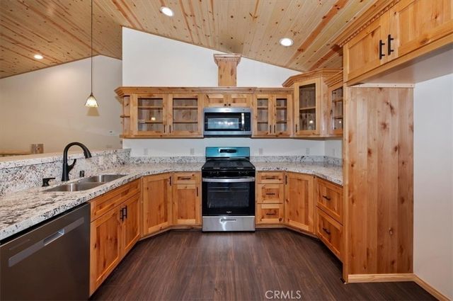 415 Vista, Sugarloaf, CA 92386