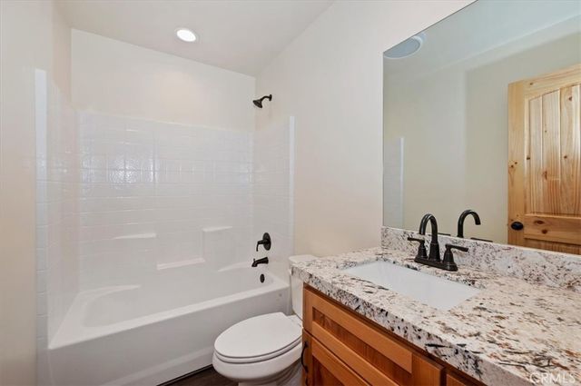 415 Vista, Sugarloaf, CA 92386