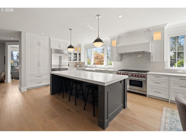 804 4TH St, Lake Oswego, OR 97034