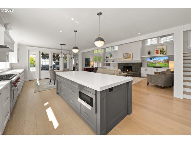 804 4TH St, Lake Oswego, OR 97034