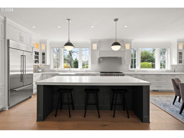 804 4TH St, Lake Oswego, OR 97034