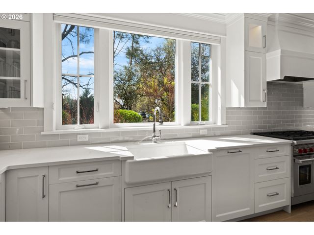 804 4TH St, Lake Oswego, OR 97034