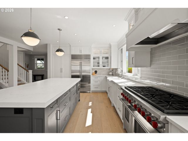 804 4TH St, Lake Oswego, OR 97034