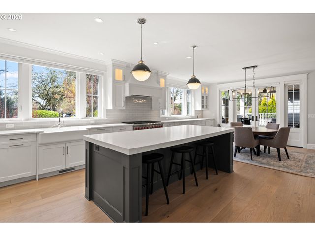 804 4TH St, Lake Oswego, OR 97034