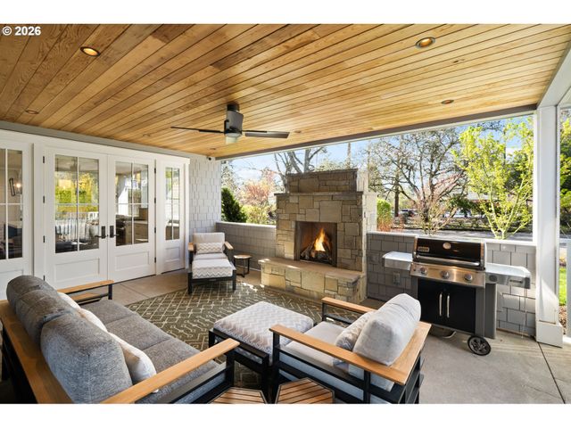 804 4TH St, Lake Oswego, OR 97034