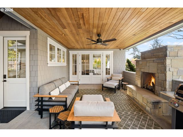 804 4TH St, Lake Oswego, OR 97034