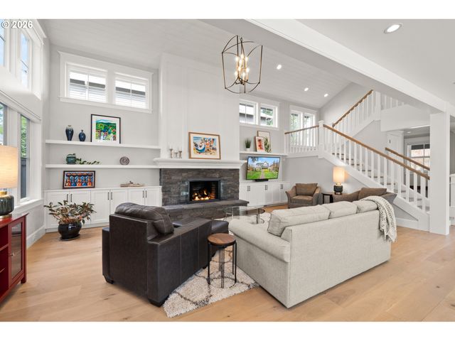 804 4TH St, Lake Oswego, OR 97034