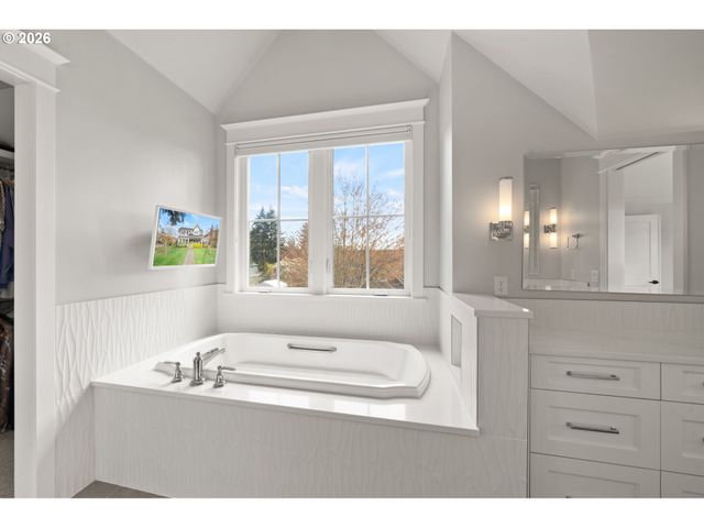 804 4TH St, Lake Oswego, OR 97034