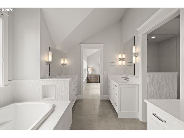 804 4TH St, Lake Oswego, OR 97034