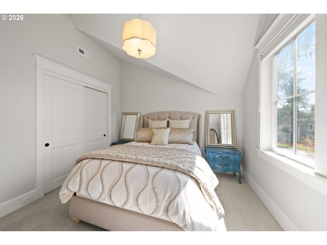 804 4TH St, Lake Oswego, OR 97034